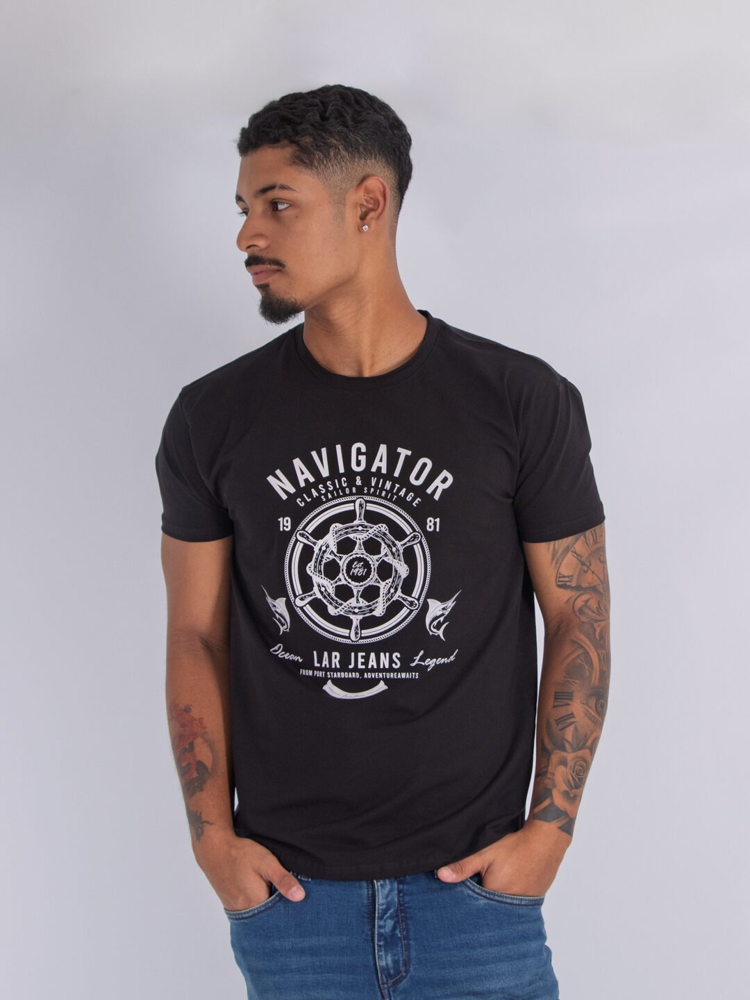 Camiseta Negra Regular Fit LAR